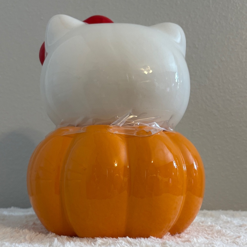Hello Kitty Halloween Pumpkin Cookie Jar - Picture 2 of 3